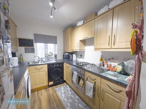 Kitchen- click for photo gallery